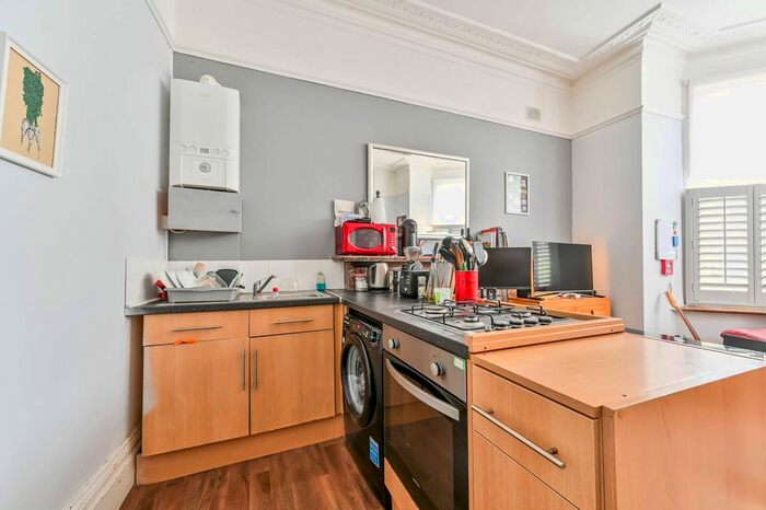 3 Bedroom Flat To Rent In Tierney Road, Streatham Hill, London, SW2