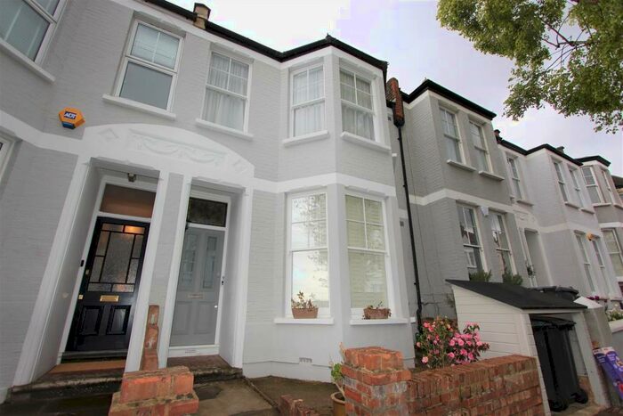 1 Bedroom Flat To Rent In Montague Road, Crouch End, N8