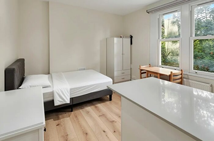 Studio To Rent In Camden Road, London, N7