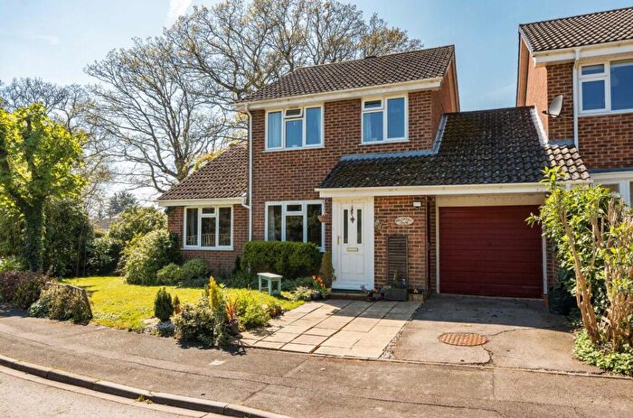 4 Bedroom Link Detached House For Sale In Stanford Rise, Sway, Lymington, SO41