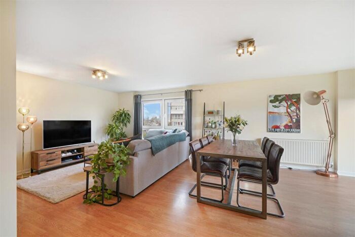 2 Bedroom Apartment For Sale In Tequila Wharf, Commercial Road, Limehouse, E14