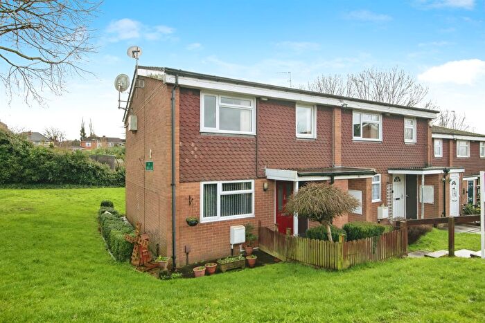 2 Bedroom Maisonette For Sale In Warwick Close, Oldbury, B68