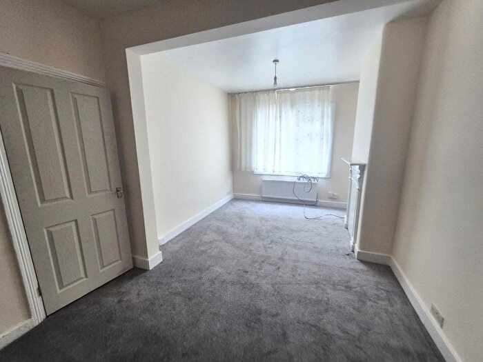 3 Bedroom Terraced House To Rent In Hale Gardens, London, N17