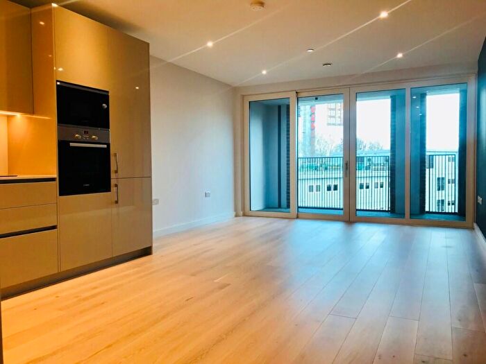 2 Bedroom Flat To Rent In Heygate Street, London, SE17