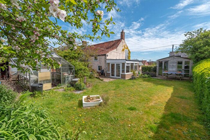 2 Bedroom End Of Terrace House For Sale In The Street, Barney, NR21