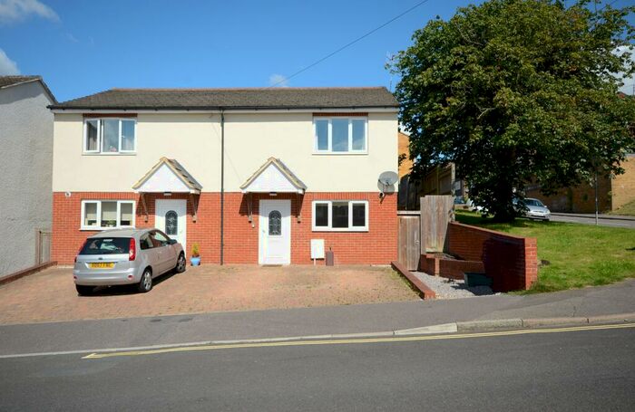 3 Bedroom Semi-Detached House To Rent In Waterloo Road, GU12
