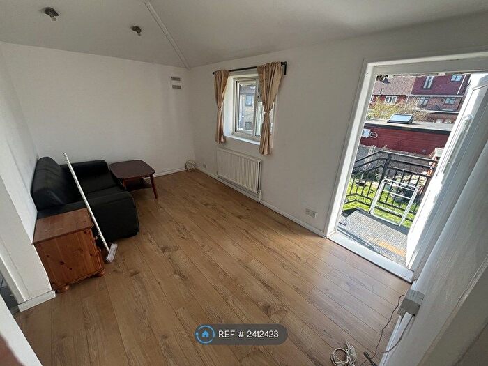 1 Bedroom Flat To Rent In Taylor Green, London, W3