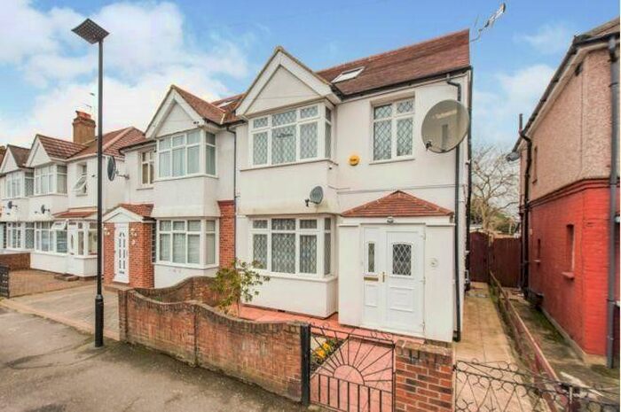 5 Bedroom Terraced House To Rent In Helen Avenue, Feltham, Greater London, TW14