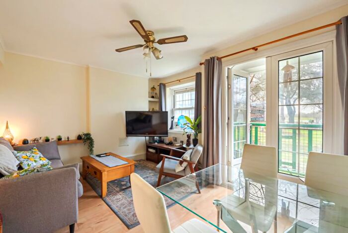 2 Bedroom Maisonette For Sale In Worsopp Drive, Clapham, SW4
