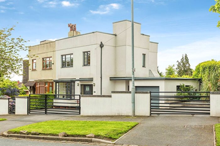3 Bedroom Detached House For Sale In Eden Avenue, Wakefield, WF2