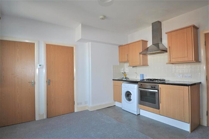 1 Bedroom Flat For Sale In Trinity Trees, Eastbourne, BN21