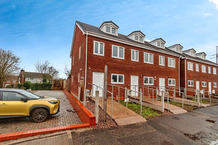 3 Bedroom End Terrace House For Sale In High Street, Moxley, Wednesbury, WS10