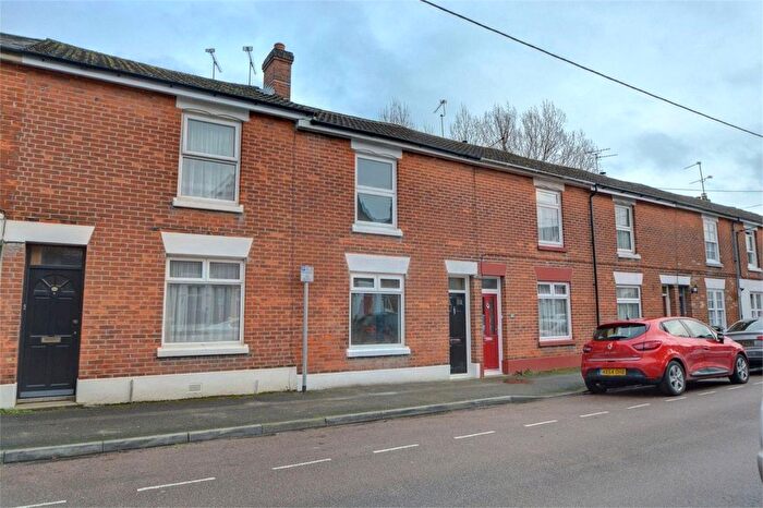 2 Bedroom Terraced House To Rent In North Road, Petersfield, Hampshire, GU32