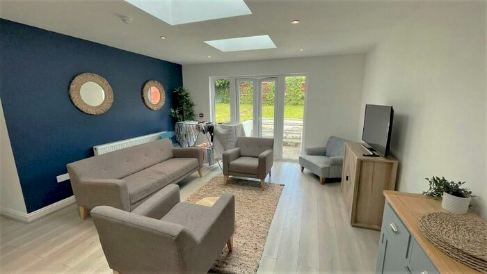 6 Bedroom Detached House To Rent In St. Andrews Avenue, Colchester, Essex, CO4