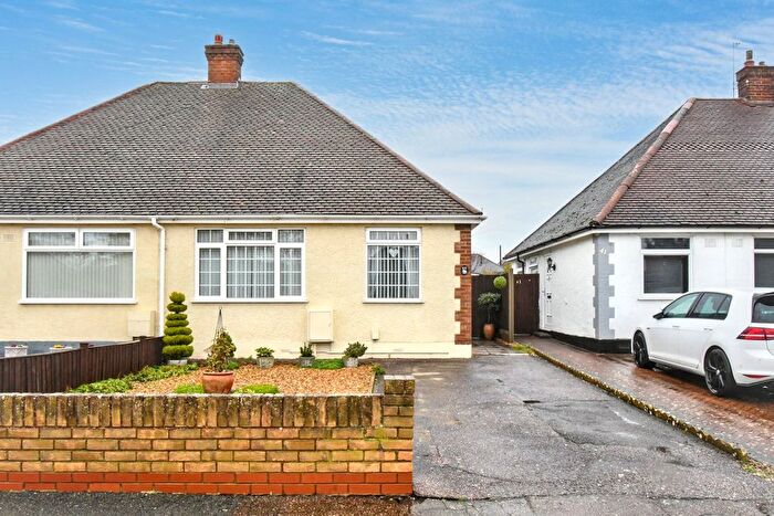2 Bedroom Semi Detached Bungalow For Sale In Chantry Avenue, Kempston, Bedford, MK42