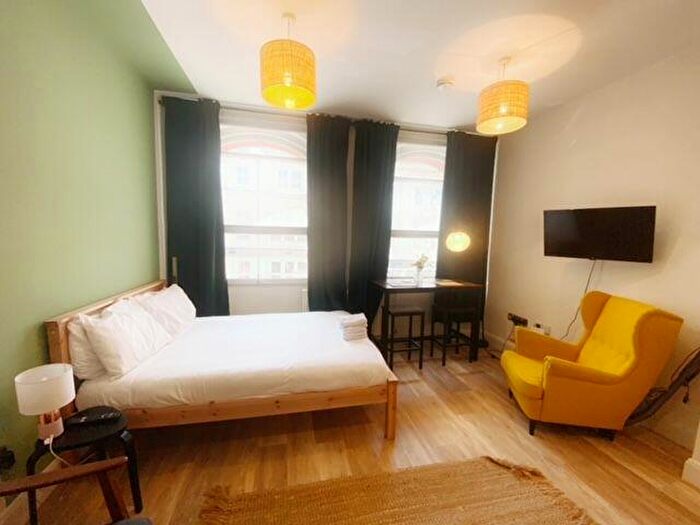 Studio To Rent In Flat, Carlton Chambers, St. Stephens Street, Bristol, BS1