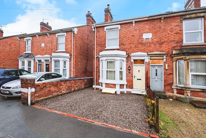 2 Bedroom Semi Detached House For Sale In Mcintyre Road, Worcester, WR2