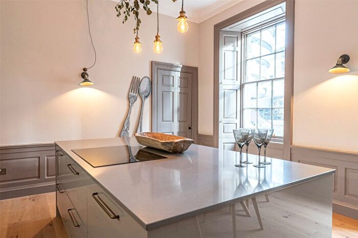 3 Bedroom Flat To Rent In St. James Square, Edinburgh, EH1