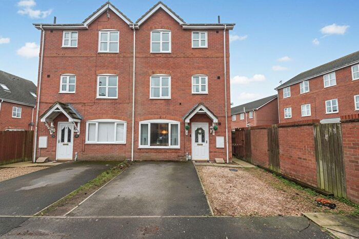3 Bedroom Semi-Detached House For Sale In Heatherwood Court, HU7
