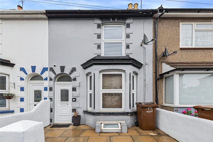 3 Bedroom Terraced House For Sale In Waterloo Road, Gillingham, Kent, ME7