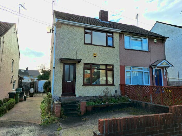 3 Bedroom Semi-Detached House To Rent In Chiphouse Road, Kingswood, BS15