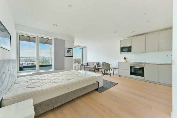 Flat To Rent In Deacon Street, Elephant Park, Elephant & Castle, London, SE17