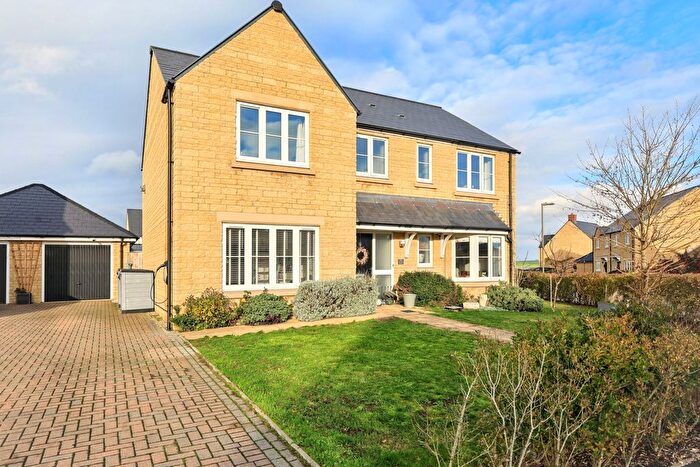 4 Bedroom Detached House For Sale In Woodley Drive, Bampton, OX18
