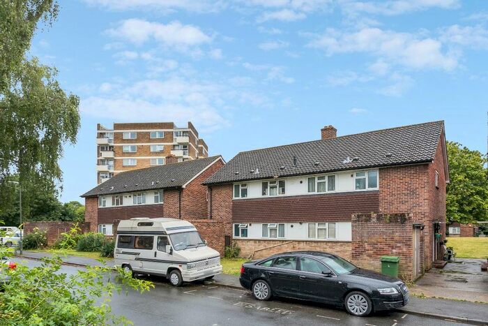 1 Bedroom Maisonette To Rent In Vicarage Fields, Walton-On-Thames, KT12