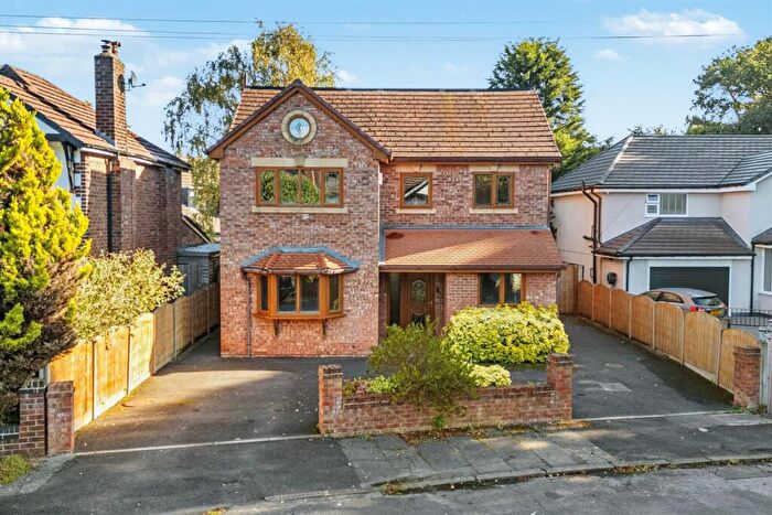 6 Bedroom Detached House For Sale In Verdure Avenue, Sale, M33