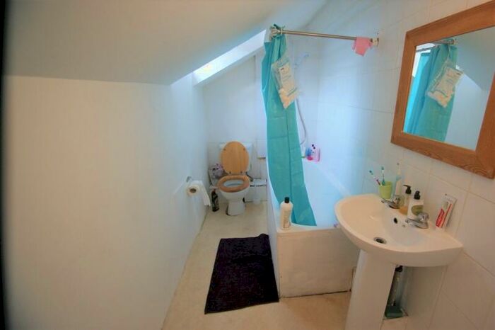 3 Bedroom Terraced House To Rent In Royal Park Road, Hyde Park, Leeds, LS6