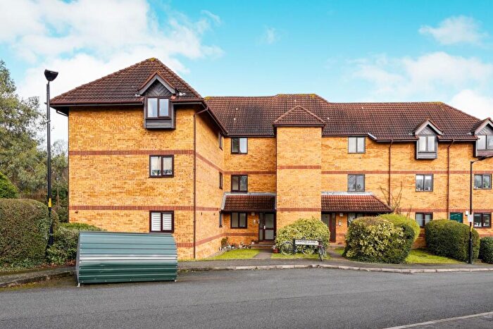 2 Bedroom Flat To Rent In Linwood Close London, SE5