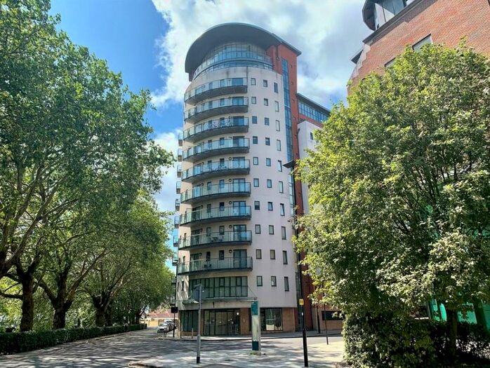 2 Bedroom Apartment To Rent In Orchard Place, Southampton, SO14