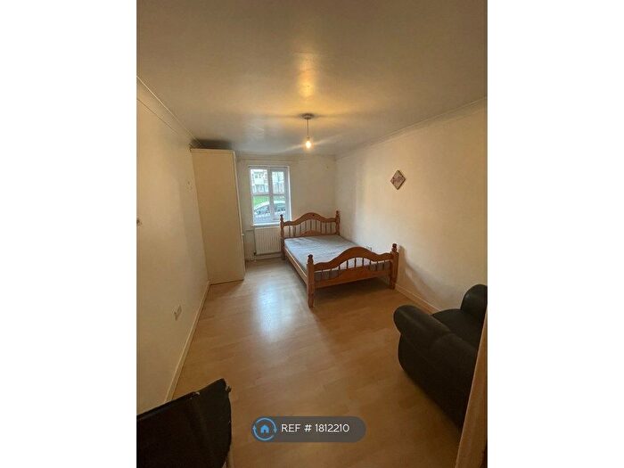 2 Bedroom Flat To Rent In Ash Tree House, London, SE5
