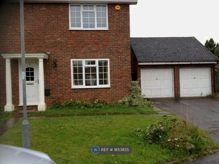 4 Bedroom Detached House To Rent In Sandy Close, Buckingham, MK18