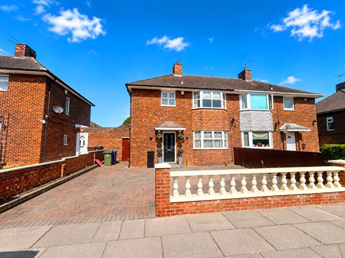 3 Bedroom Semi-Detached House For Sale In Beverley Crescent, Grimsby, DN32