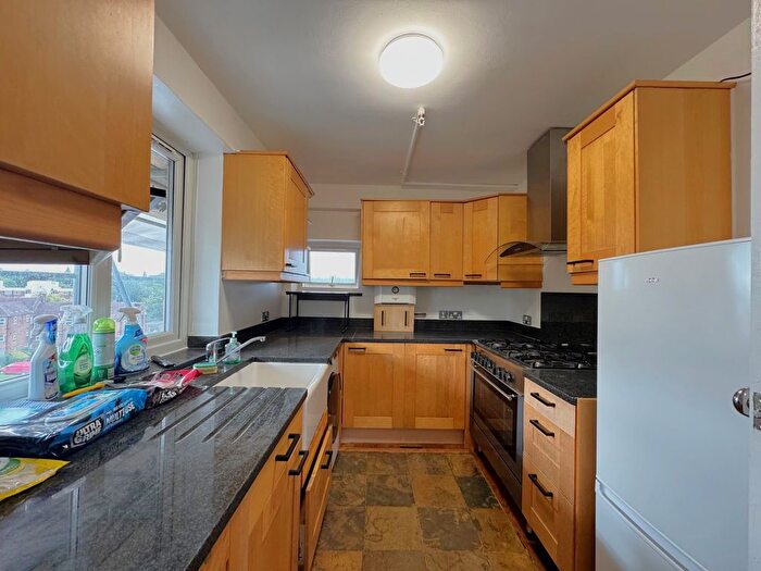 3 Bedroom Flat To Rent In Great North Road, East Finchley London, N2