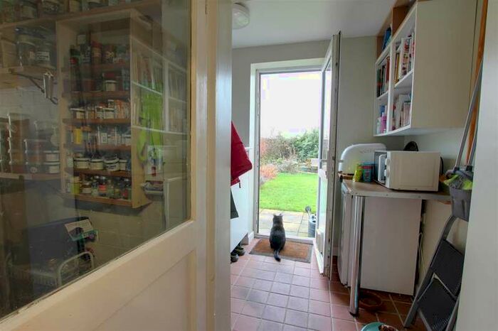 2 Bedroom Detached Bungalow For Sale In Station Road, Willoughby, LN13
