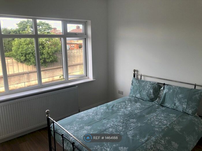 2 Bedroom Flat To Rent In Vicarage Way, London, NW10