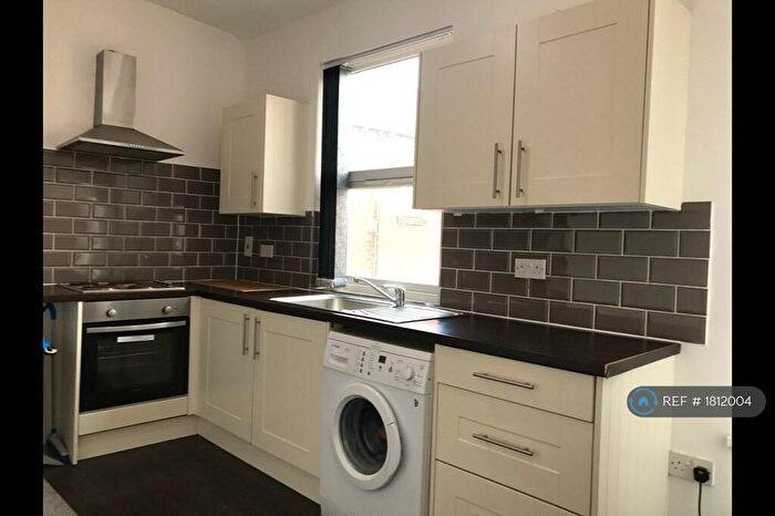 1 Bedroom Flat To Rent In Roundhay Road, Leeds, LS8