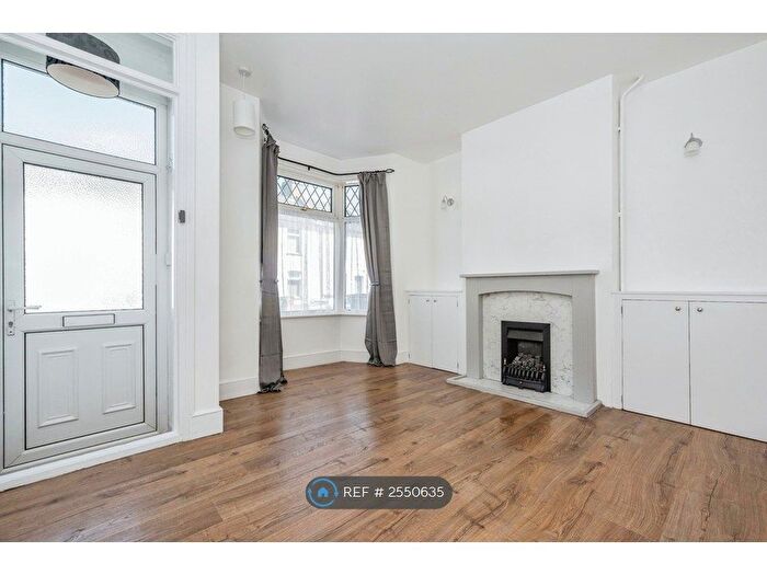 3 Bedroom End Of Terrace House To Rent In Church Road, Swanscombe, DA10