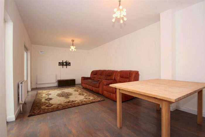 2 Bedroom Flat To Rent In Connaught Road, Harlesden, NW10