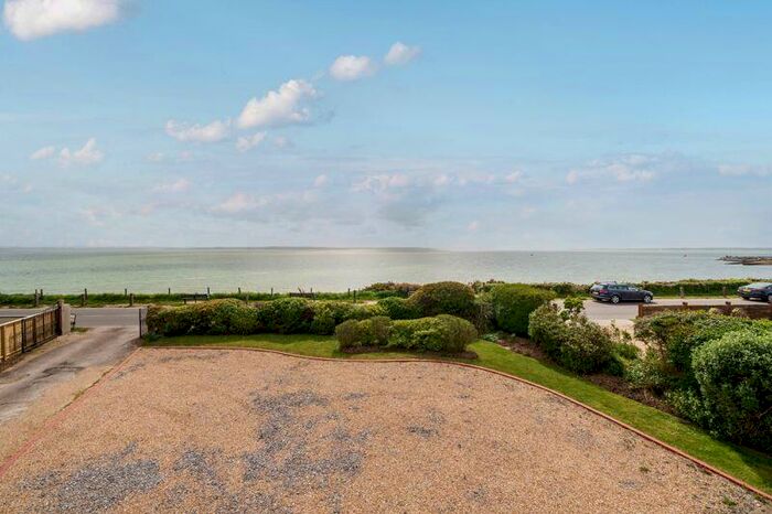 4 Bedroom Detached House For Sale In Cliff Road, Hill Head, PO14