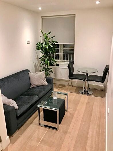 2 Bedroom Flat To Rent In Clyde Square, Limehouse, E14