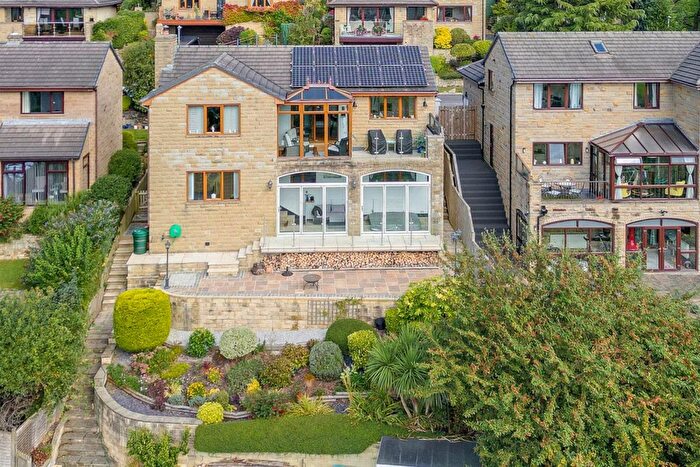 4 Bedroom Detached House For Sale In Daleside, Dewsbury, WF12