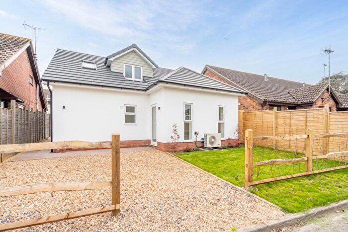 2 Bedroom Bungalow To Rent In Felpham Way, Felpham, PO22