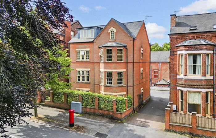 2 Bedroom Flat For Sale In Magdala Road, Nottingham, NG3