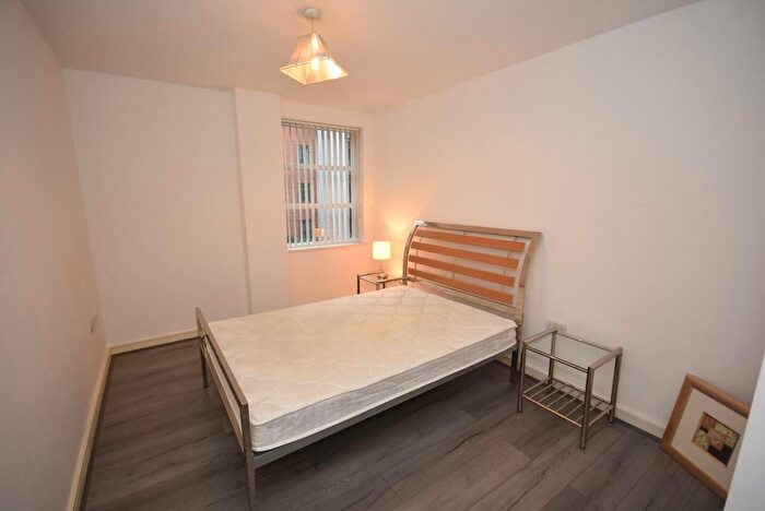 2 Bedroom Apartment To Rent In The Quadrangle, Manchester, M1