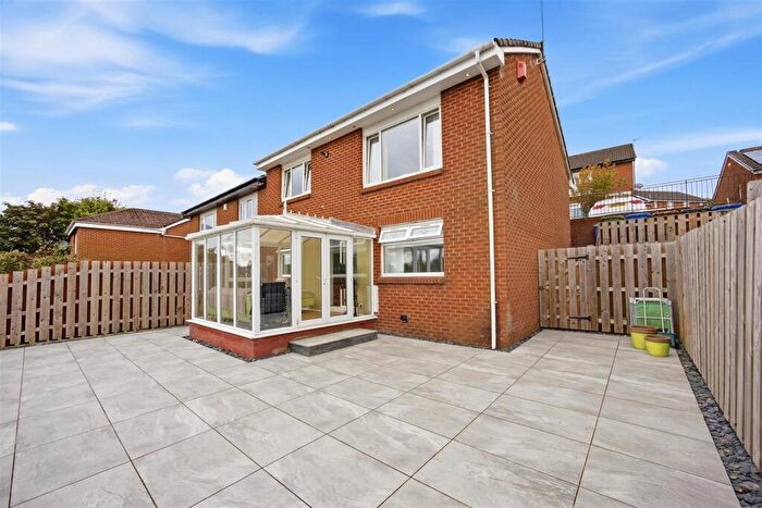 3 Bedroom Semi-Detached House For Sale In Lochview Crescent, Hogganfield, G33