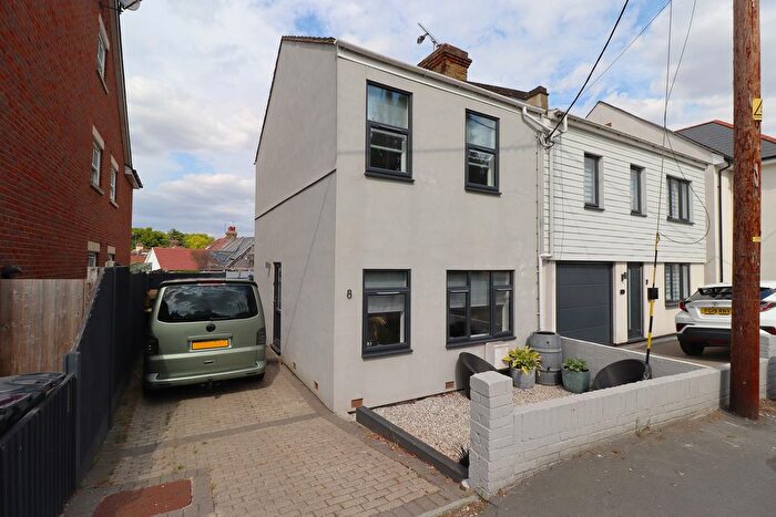 2 Bedroom Semi-detached House For Sale In Aldermans Hill, Hockley, SS5