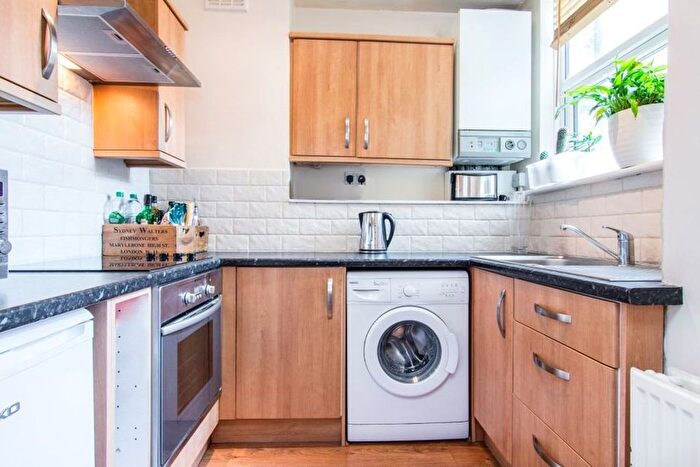 1 Bedroom Flat To Rent In Sandmere Road, London, SW4